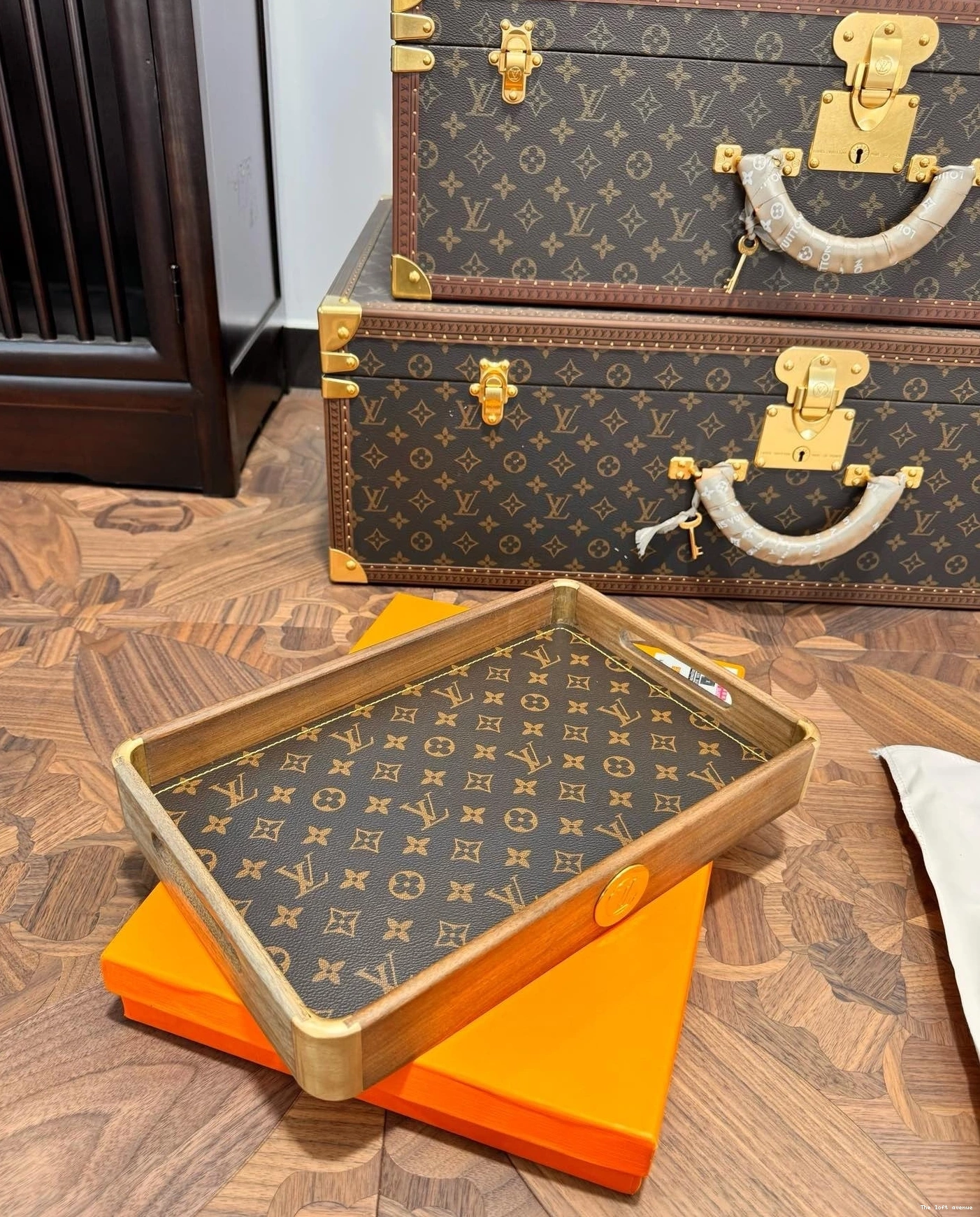 LV CUSTOM TRAY SERVING 0807